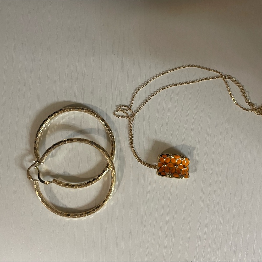 Elegant Gold Crown Pendant Necklace laminate gold